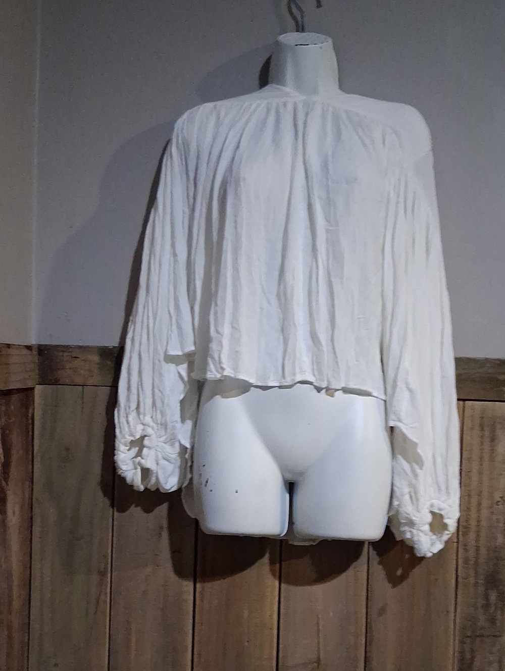 H&M White Cropped Peasant Blouse with Gathered Sleeves